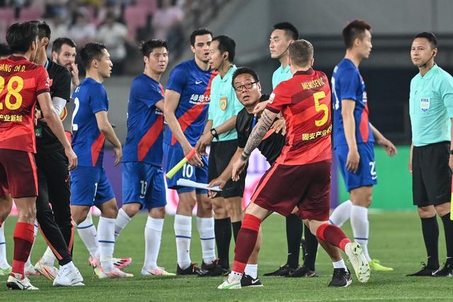 吉达联合重塑阵容：法比尼奥或不续约，未来规划大揭秘！